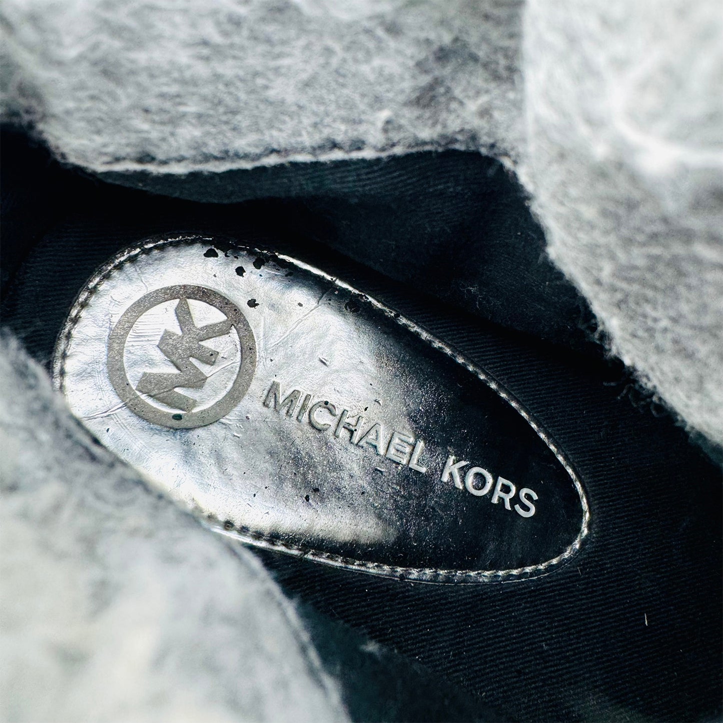 Michael Kors Robin High Top sneaker (Size 40)