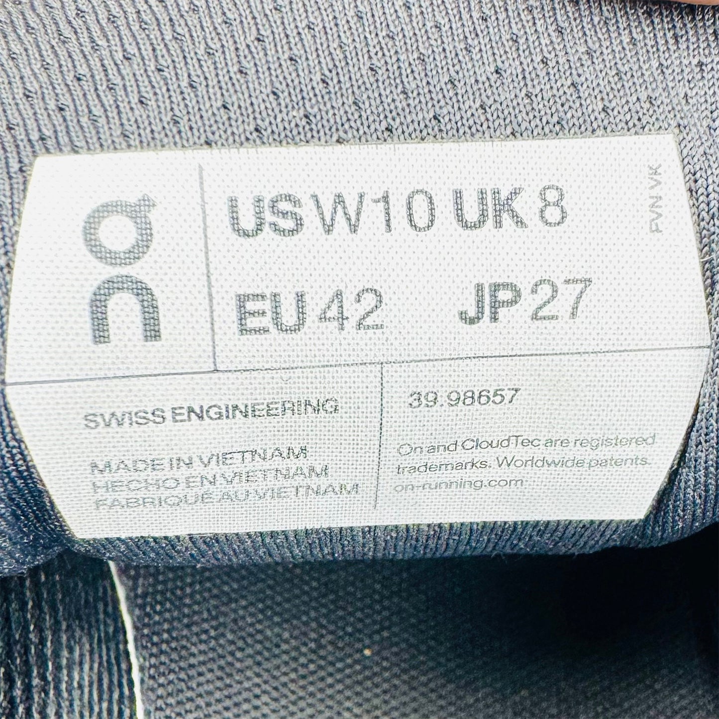 ON Cloudstratus 2 Speedboard Shoes (Size 42) - 39.98657