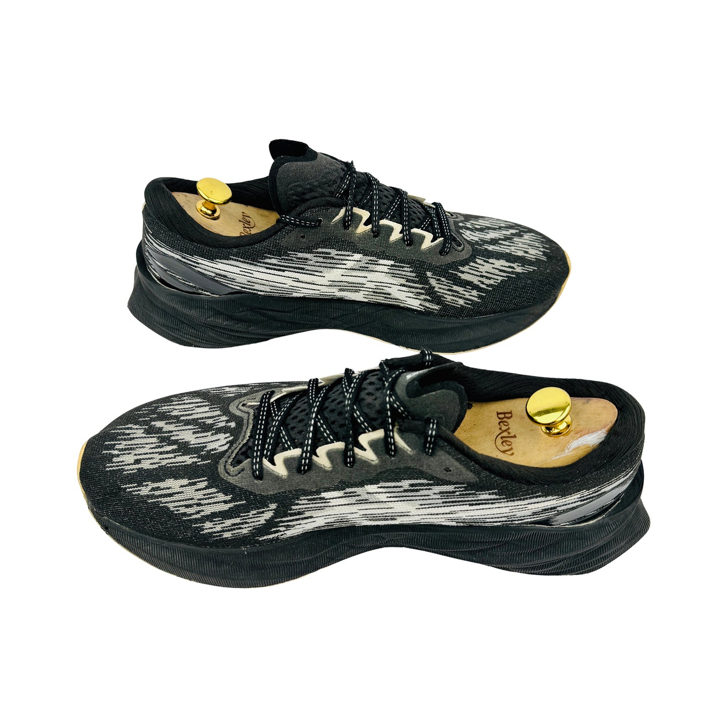 Asics Men's Novablast 3 Shoes (Size 44) - 1011B458