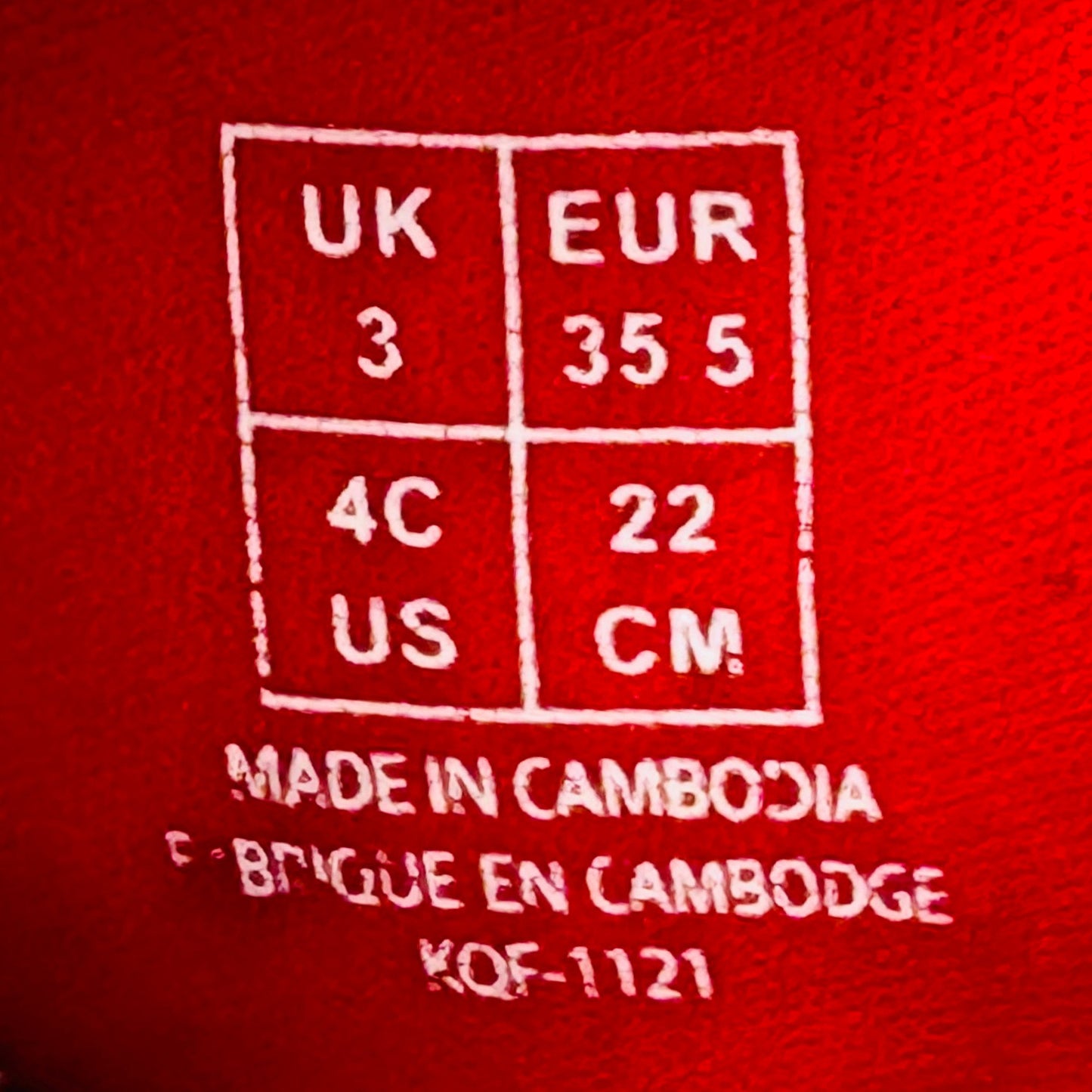 Puma Cool Cat 1.0 Size chart on a red background with text indicating measurements in different units.