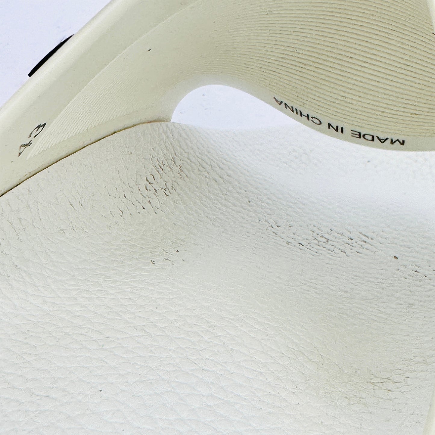 Versace Logo Slides (Size 43/43.5) - E73YA3SQ1‑E71352_E003