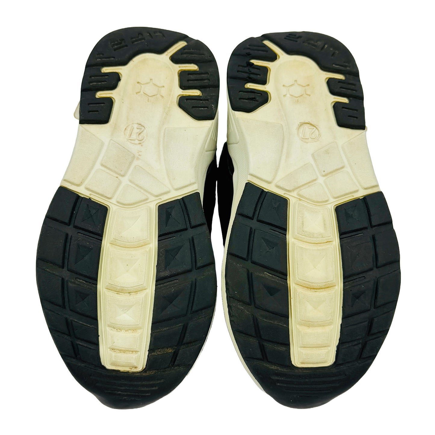 Outsole image of Fila Kid's Black Fashion Shoes (Size 27)