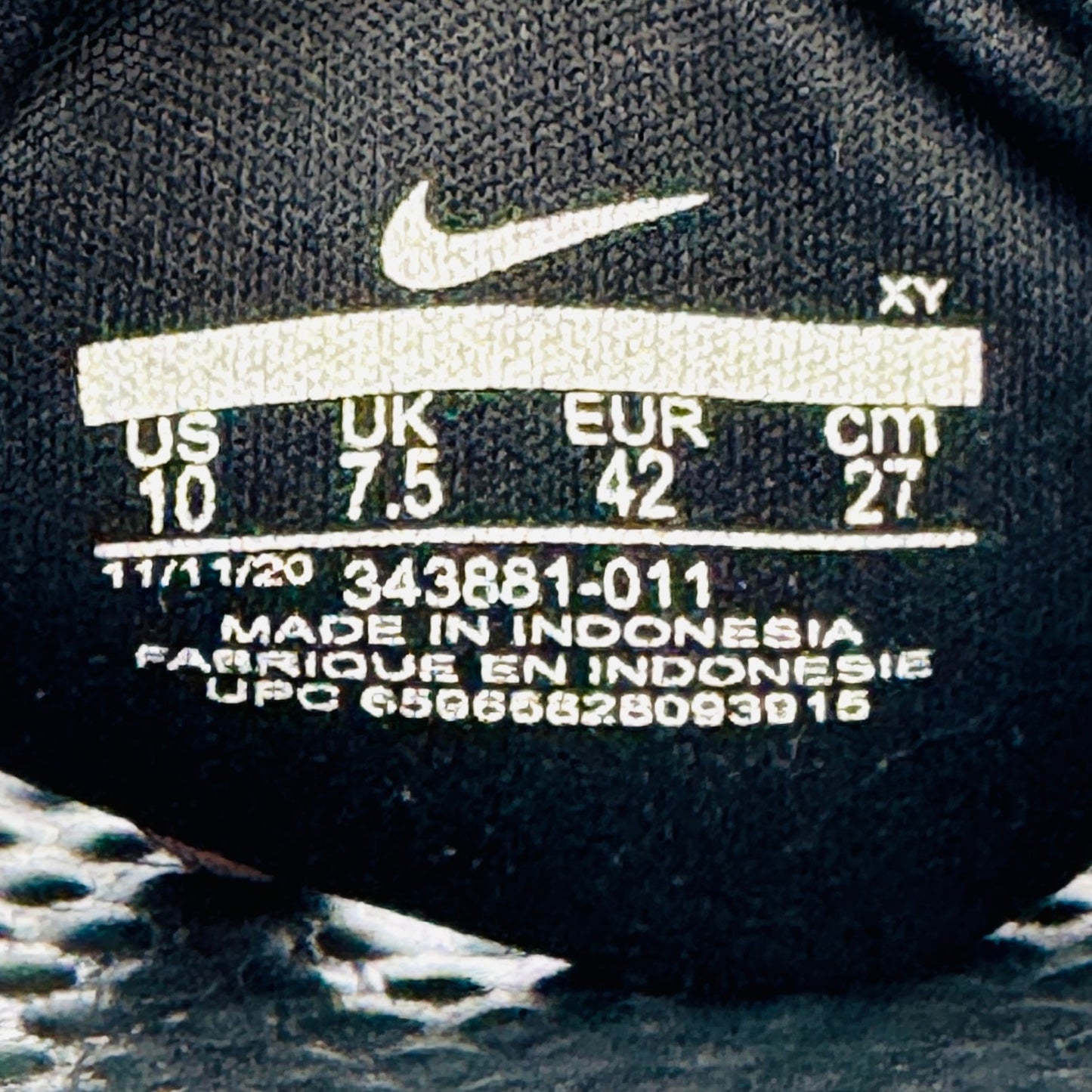 Nike Benassi JDI shoe size chart with details and code 343881-011 on a black background