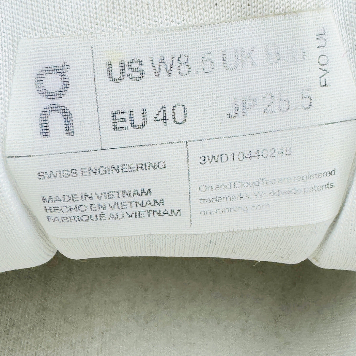 On Running Cloudsurfer Shoes (Size 40) - 3WD10440248