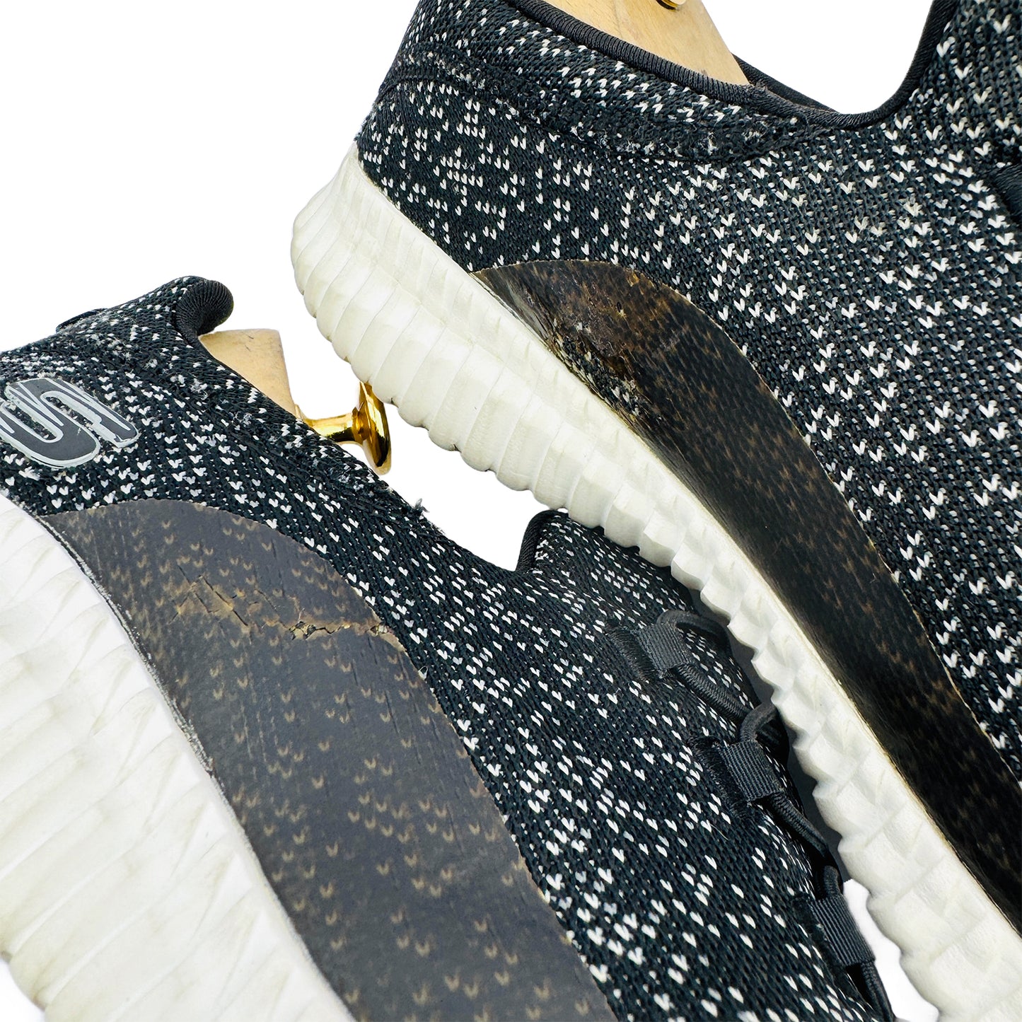 Side Closeup image of Skechers Elite Flex Muzzin Sneakers (Size 42/42.5) - 52641 BKW