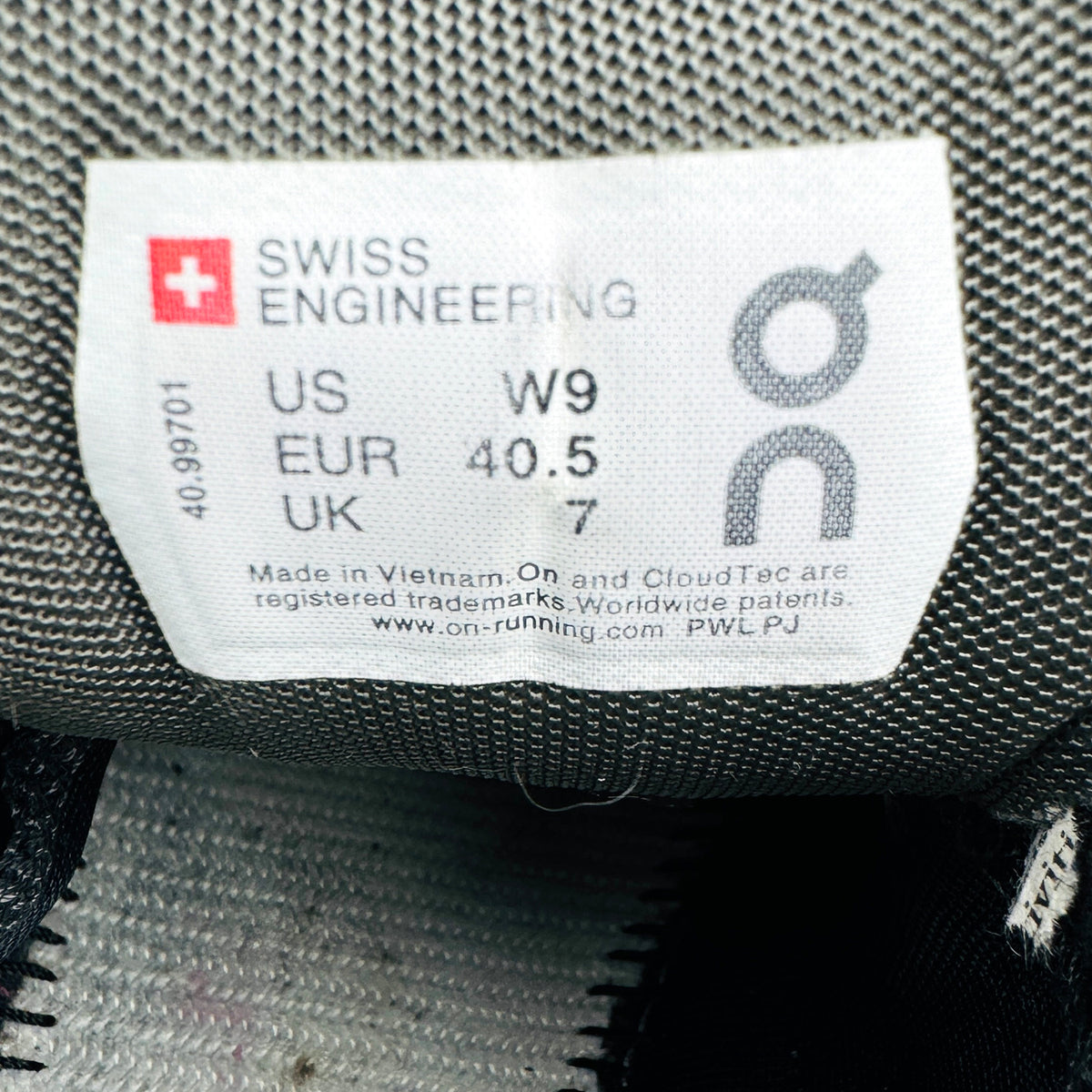 On Running Cloud X Asphalt Shoes (Size 40.5) - 40.99701