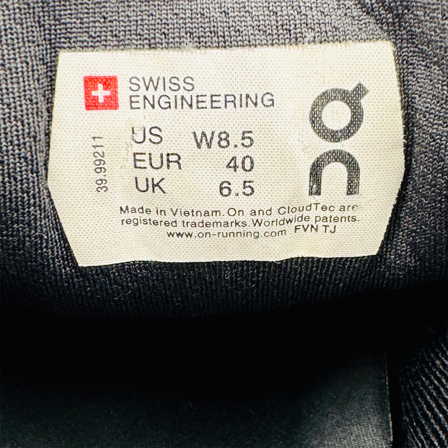 On Running Cloudstratus Shoes (Size 40) - 39.99211