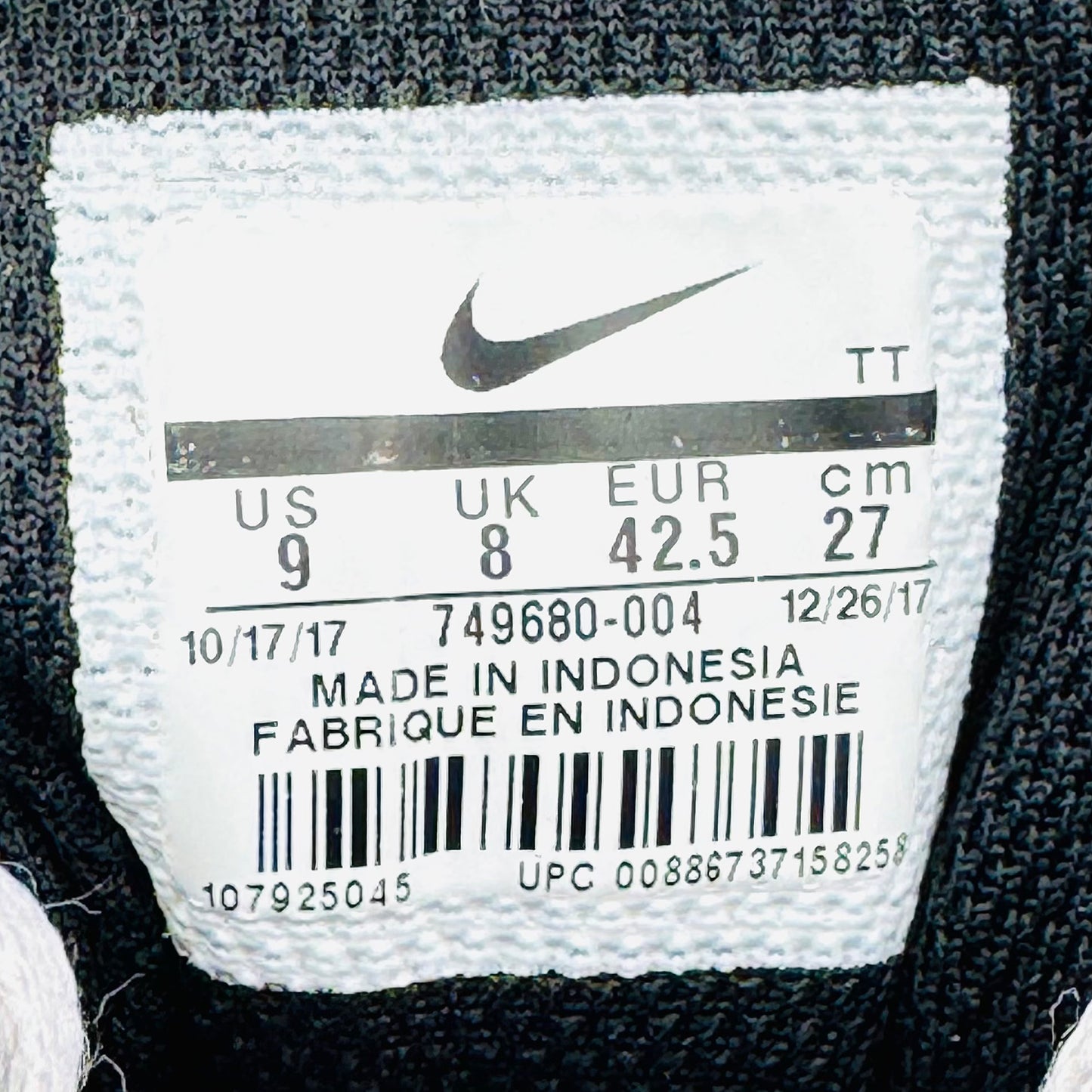 Nike Air Max Invigor Shoes (Size 42.5) - 749680-004