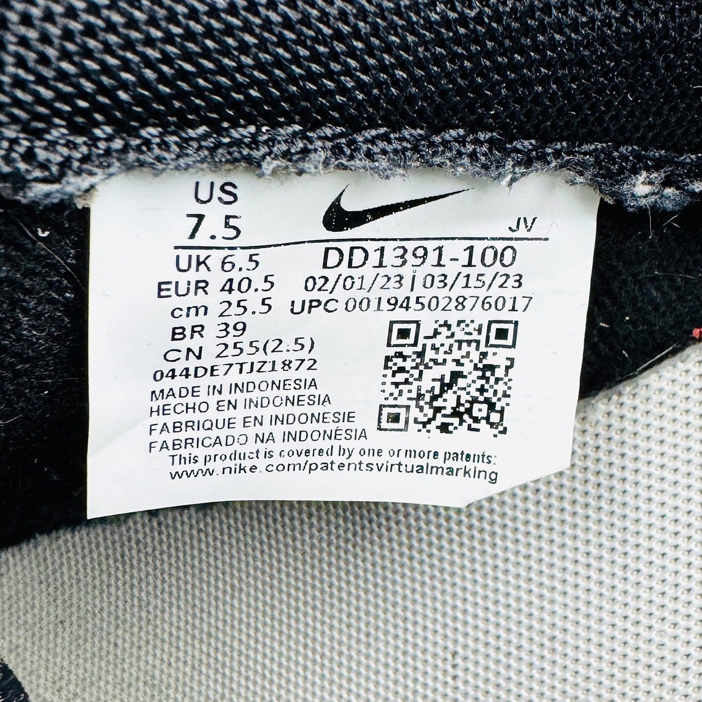 Nike Dunk Low Retro 'Panda' Sneakers (Size 40.5) - DD1391-100