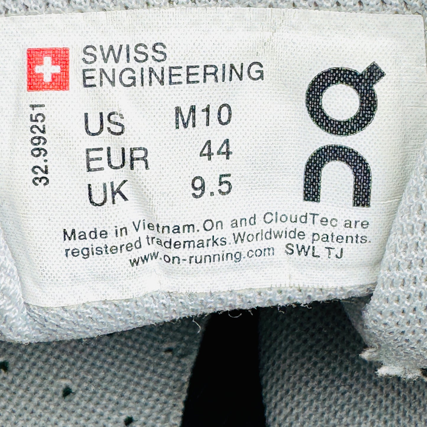 On Running Cloudventure Shoes (Size 44) - 32.99251