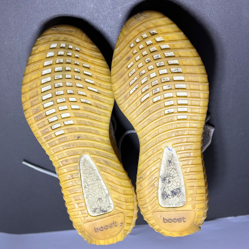 Adidas Yeezy Boost - AQ3661