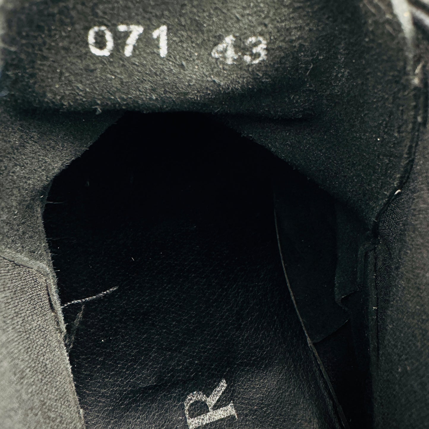 Inside Code printing image of Dior Men's Black And White Oblique Chelsea Boots (Size 43)