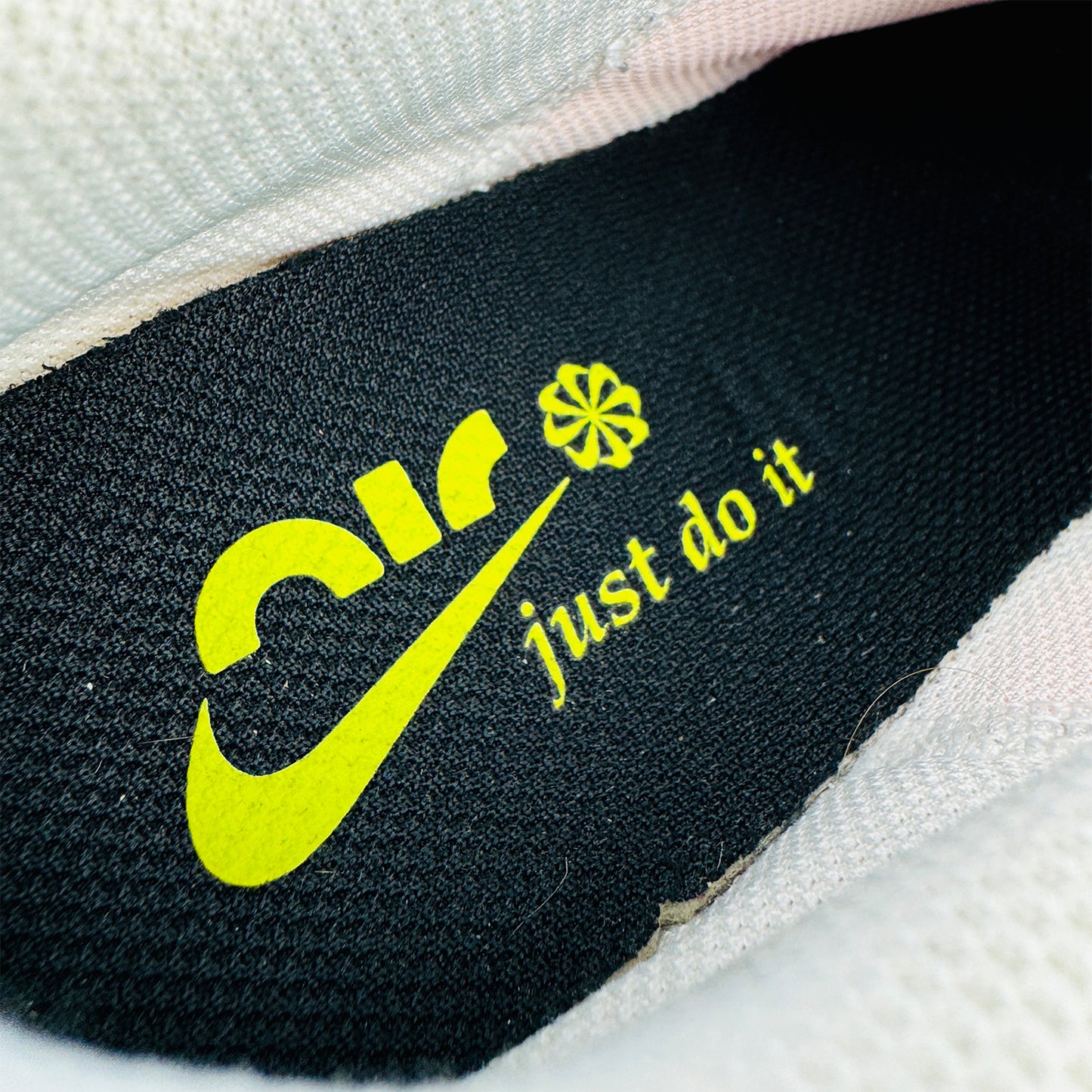 Inside Sole printing image of Nike Unisex Air Zoom Winflo 10 Sneakers (Size 40) - DV4023-101