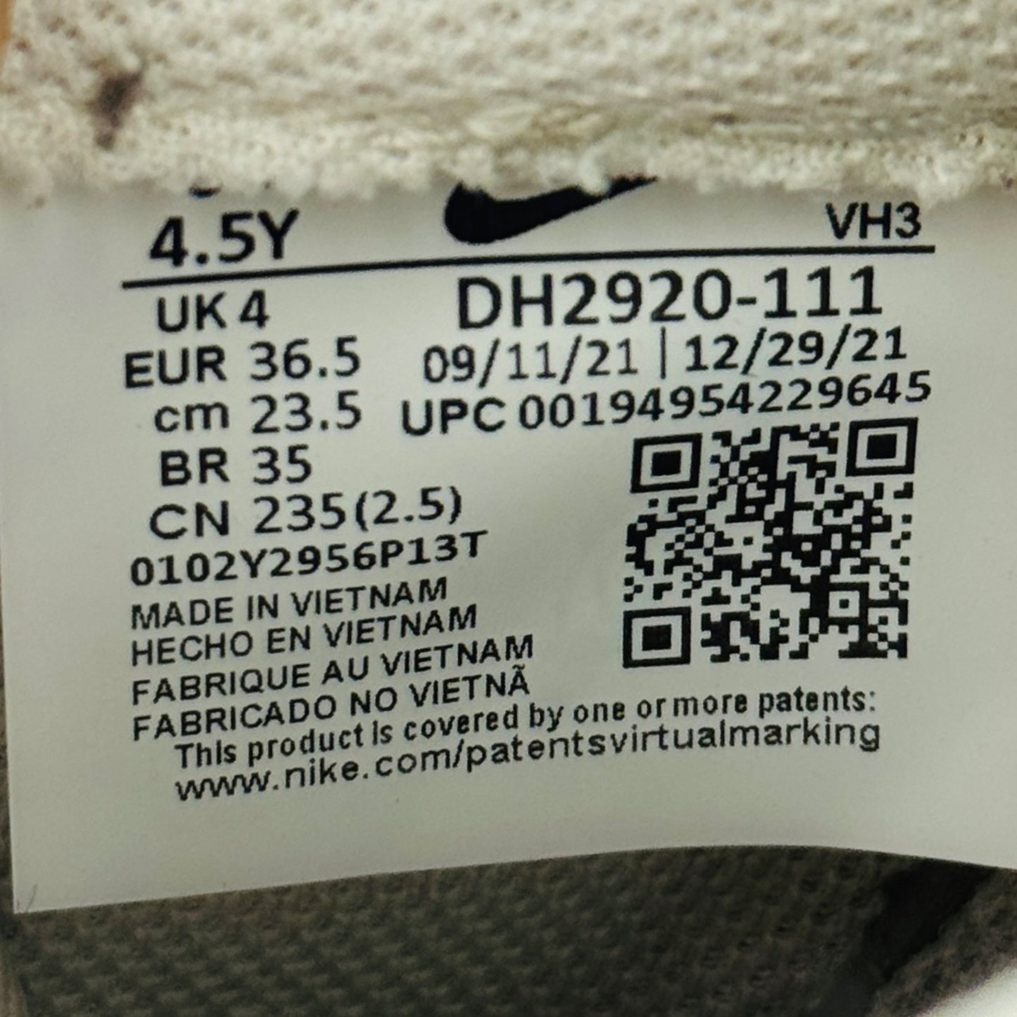 Inside code, size, made printing image of Nike Unisex White Air Force 1 LE Sneakers (Size 36.5) - FV5951-111