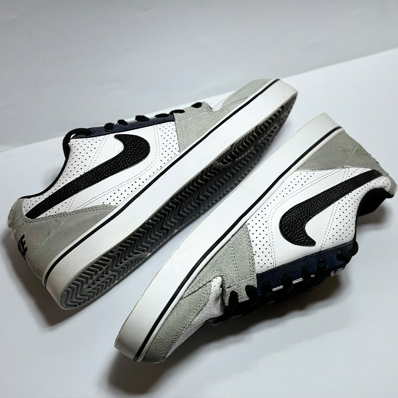 Nike Ruckus Low Shoes - 395770-105