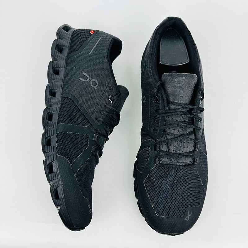 On Cloud Men's All Black Running Shoes