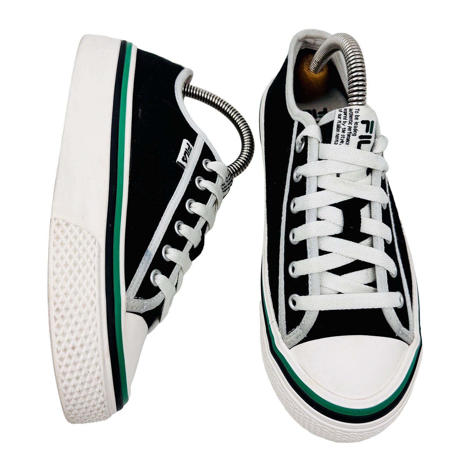 One Shoe Side and One Shoe Front Image of Fila Scanline Sneakers (Size 36.5) 1XM01586D-001