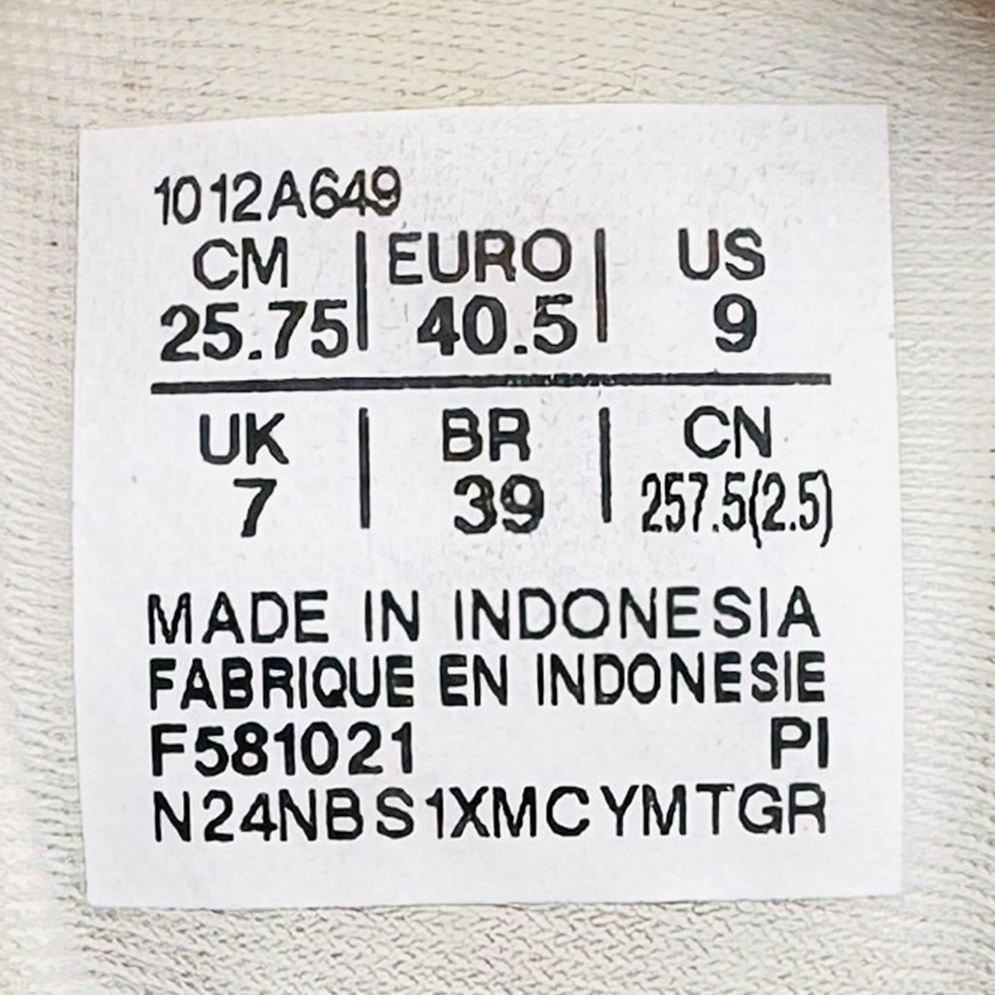 Asics Gel Kayano 27 Shoes (Size 40.5) - 1012A649