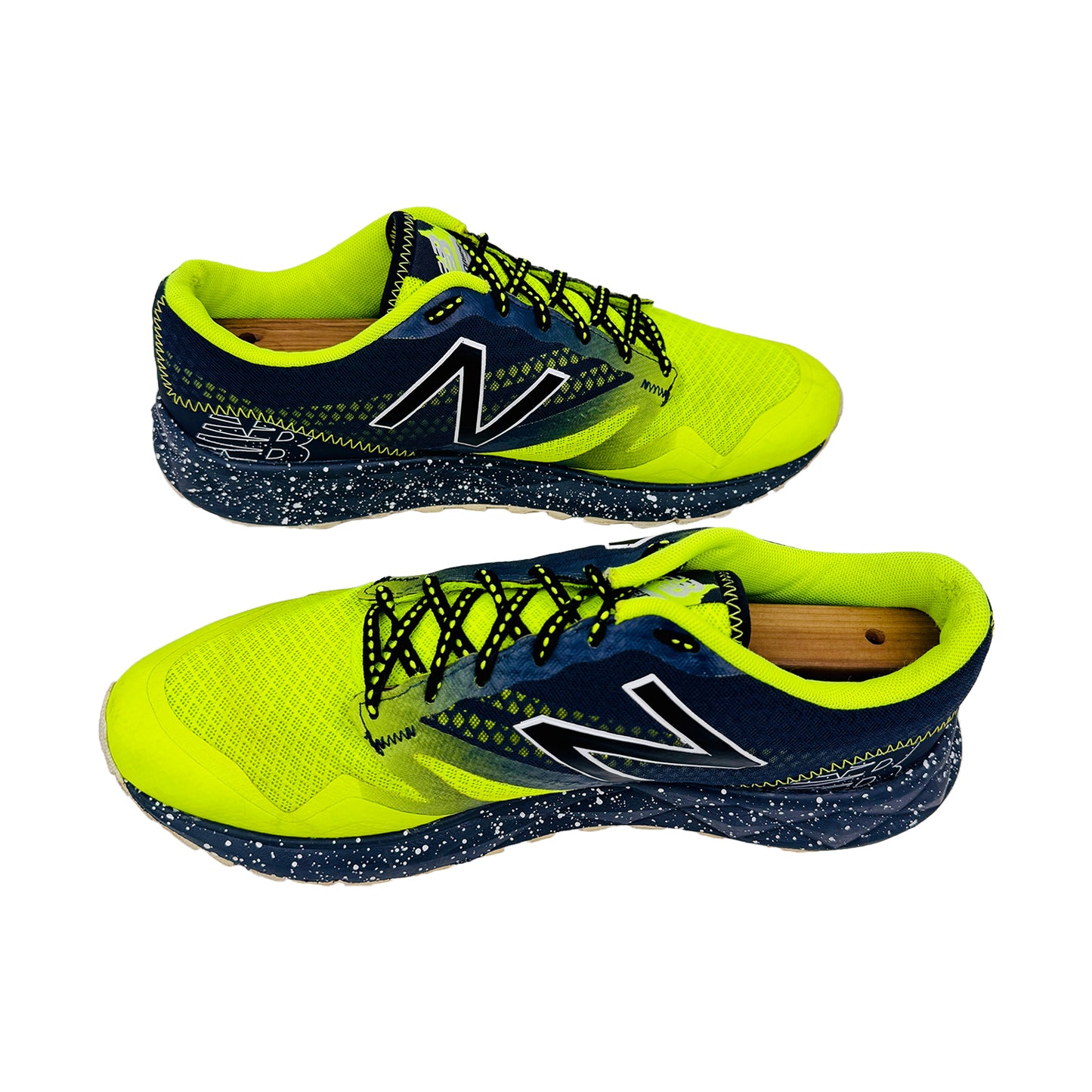 New Balance 690 Shoes (Size 42) - MT690LH1