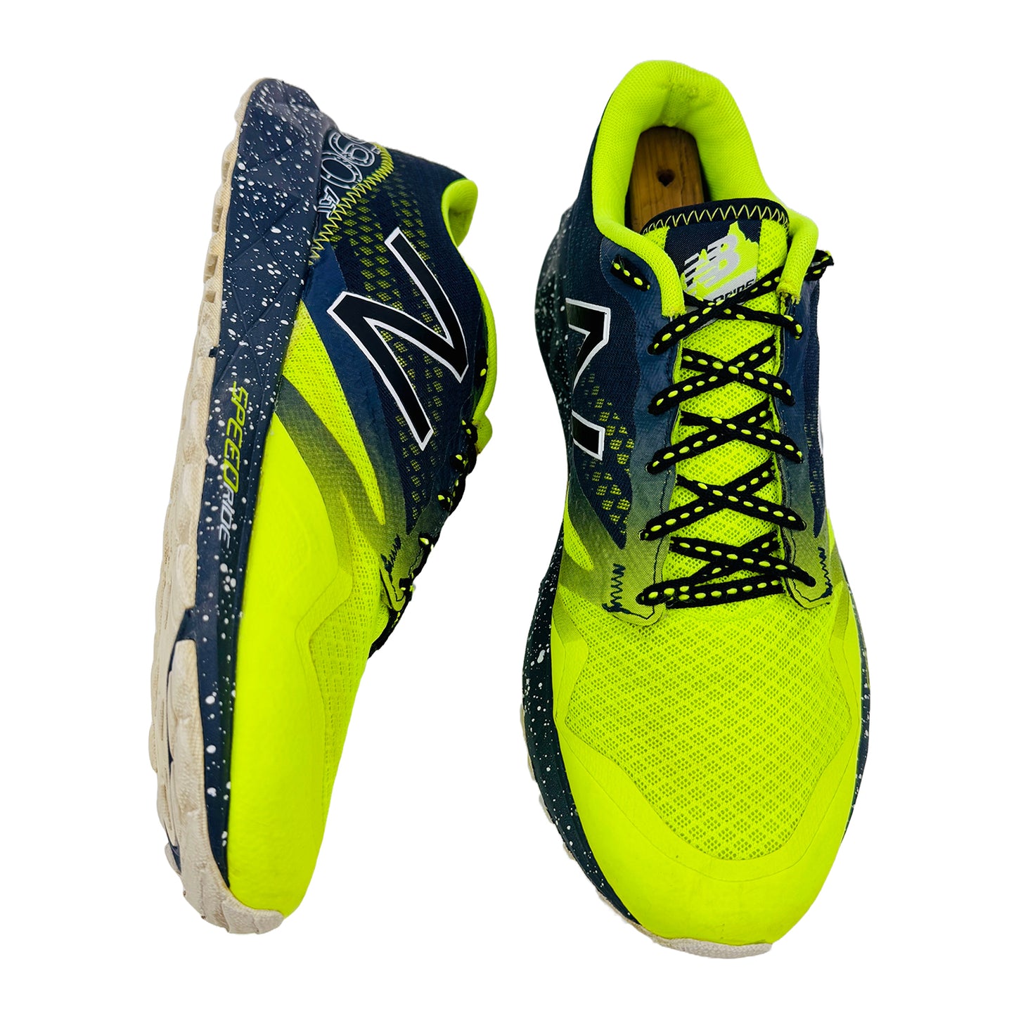 New Balance 690 Shoes (Size 42) - MT690LH1
