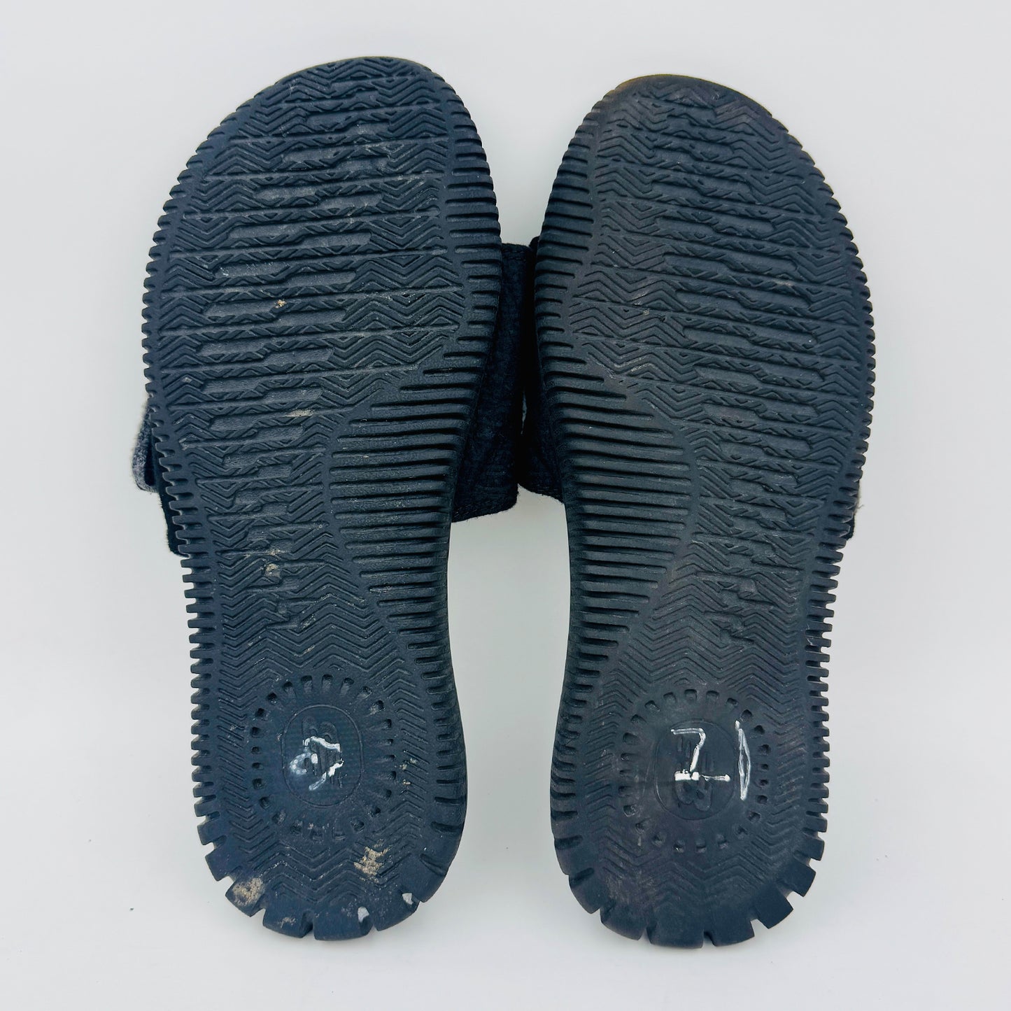 New Balance Men's Gray Black Slides (Size 41)