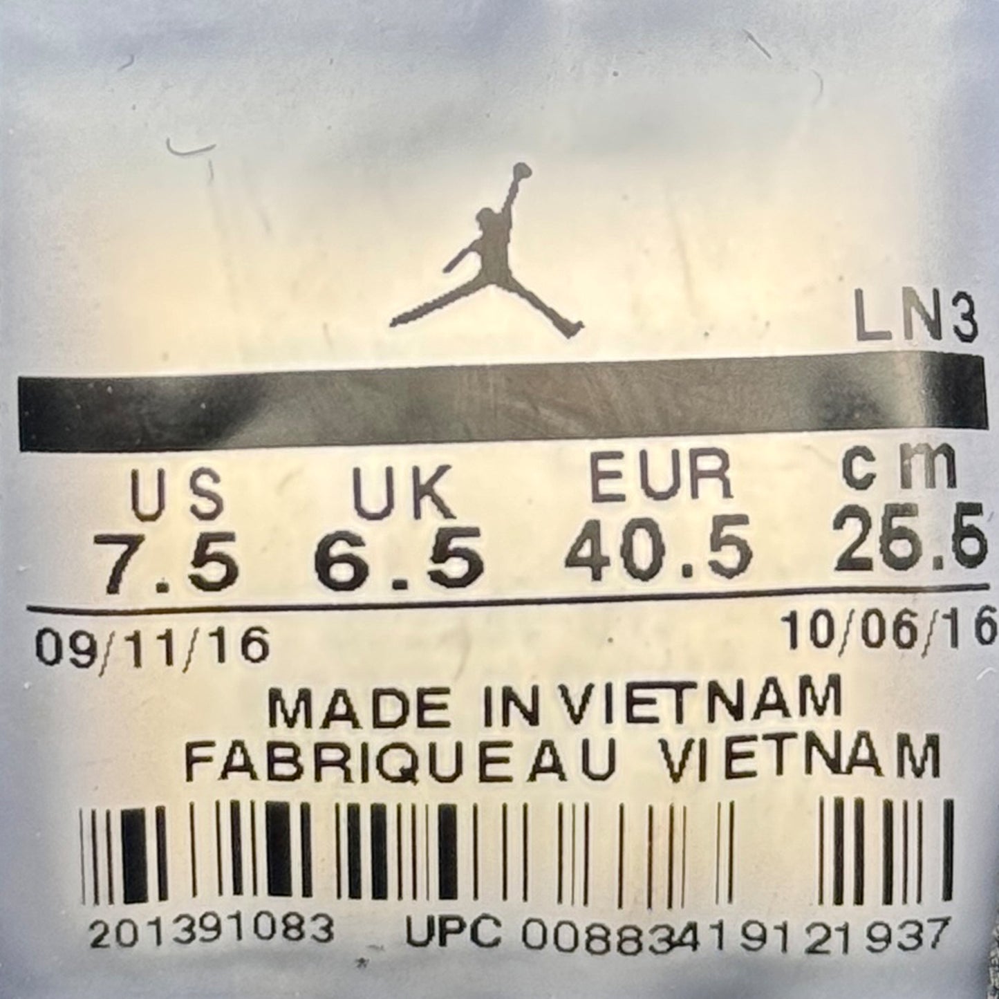 Nike Air Jordan 1 Retro High OG Sneaker Shoes (Size 40.5)