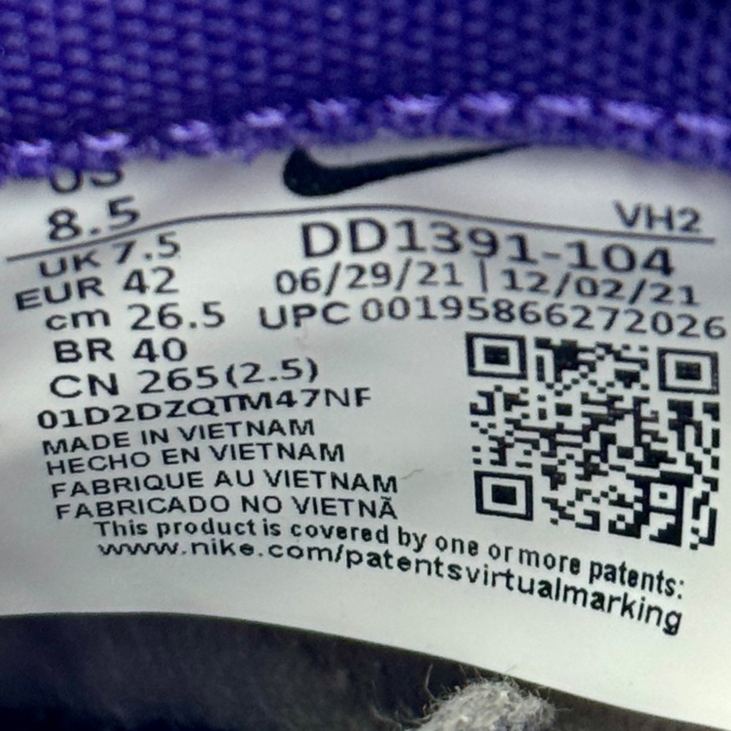 Nike Men's Dunk Low Retro Shoes (Size 42) - DD1391-104