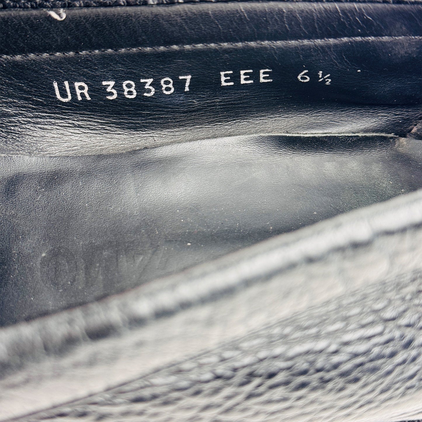 Salvatore Ferragamo Leather Black Loafer Shoes (Size 40/40.5)