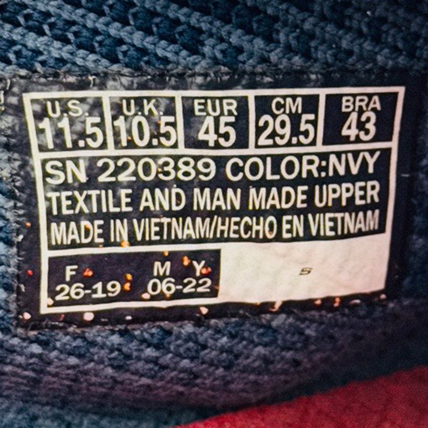 Skechers Max Cushioning - Advantageous Shoes (Size 45/45.5) - 220389 NVY