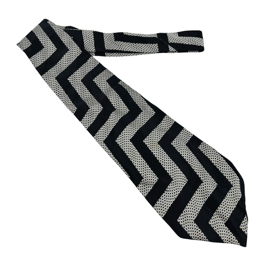 Gucci White 'Zigzag Chevron Pattern' Tie (Size Regular)