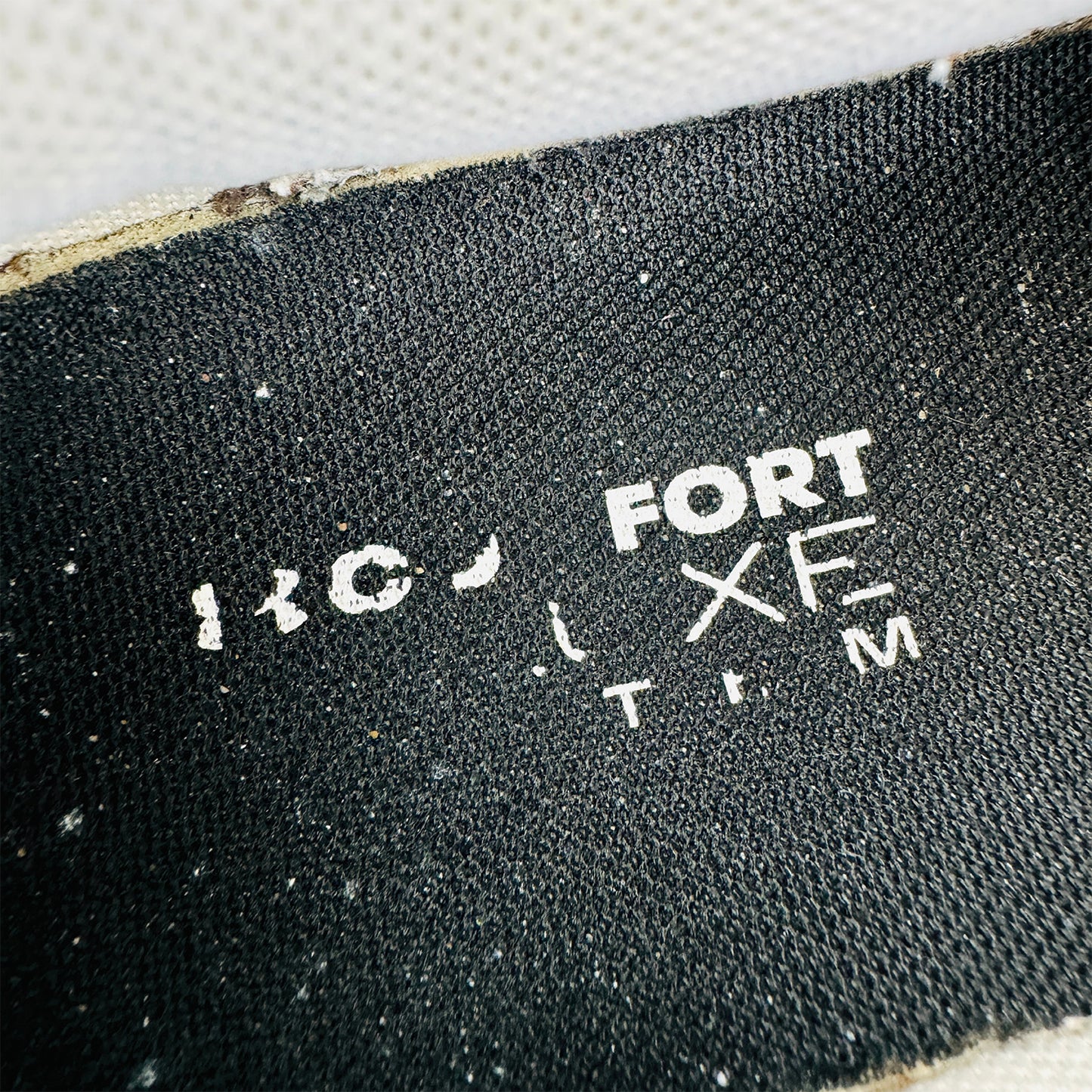 Under Armour Charged Assert 10 Shoes (Size 42.5) - 3026175-104