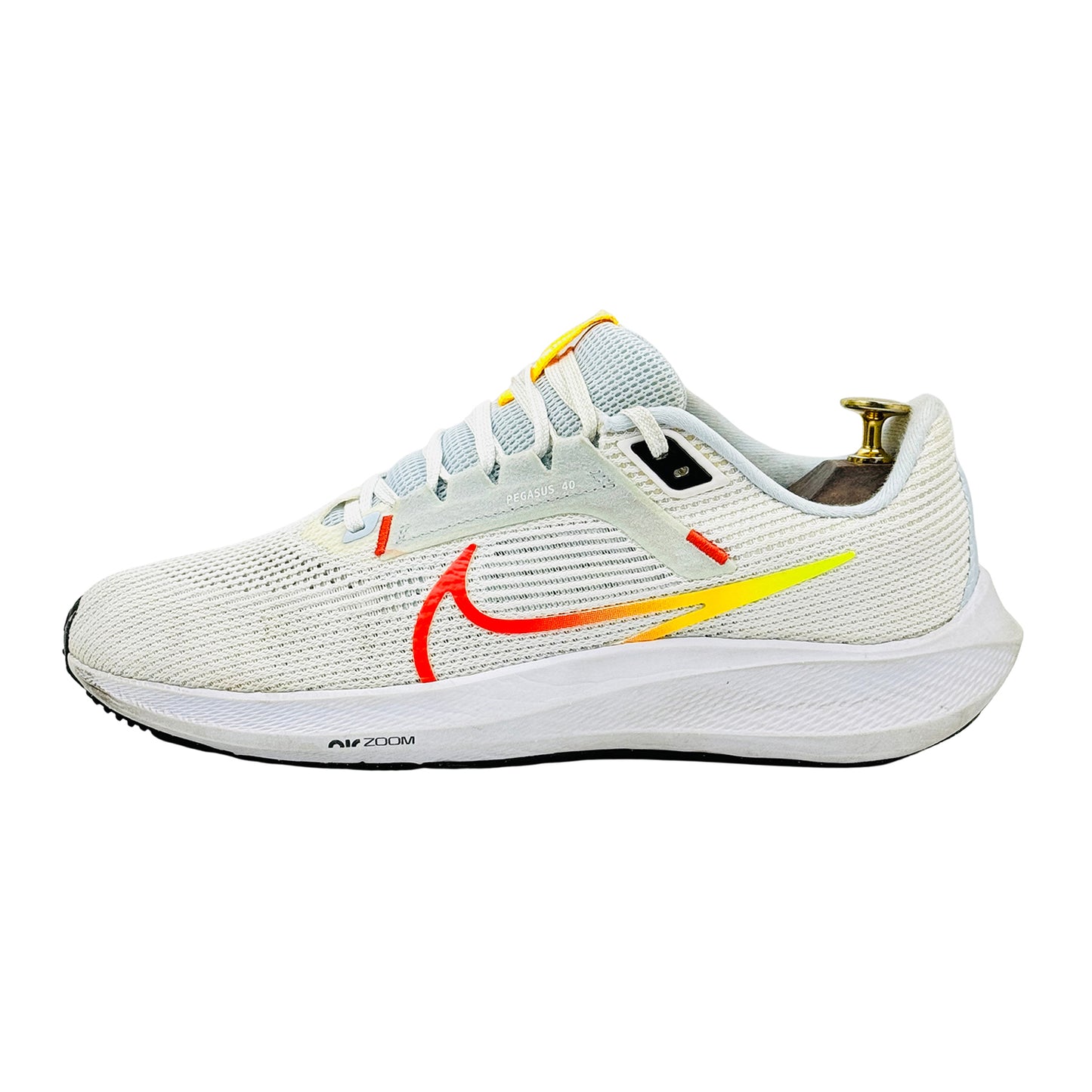 Nike Pegasus 40 White Shoes (Size 42) - DV3854-102