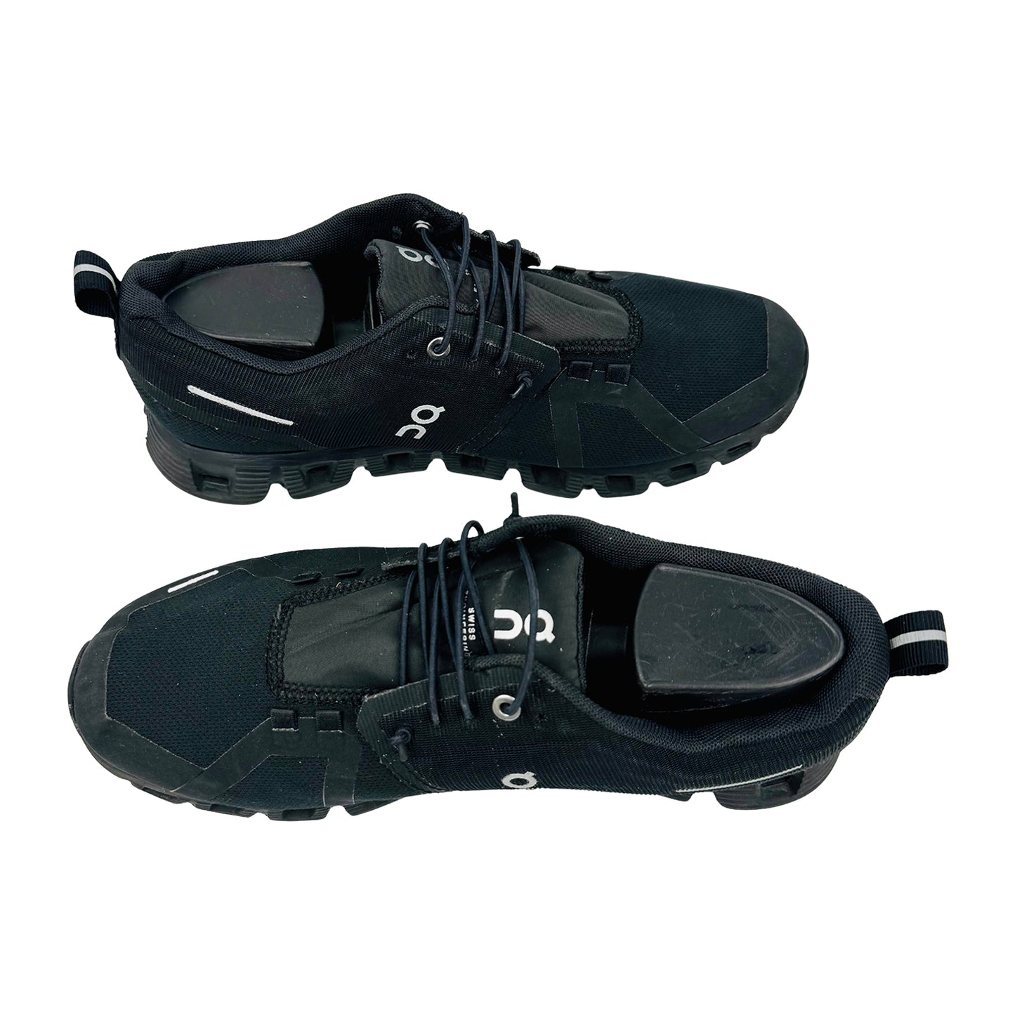 ON Cloud 5 Waterproof Black Shoes (Size 41) - 59.98842