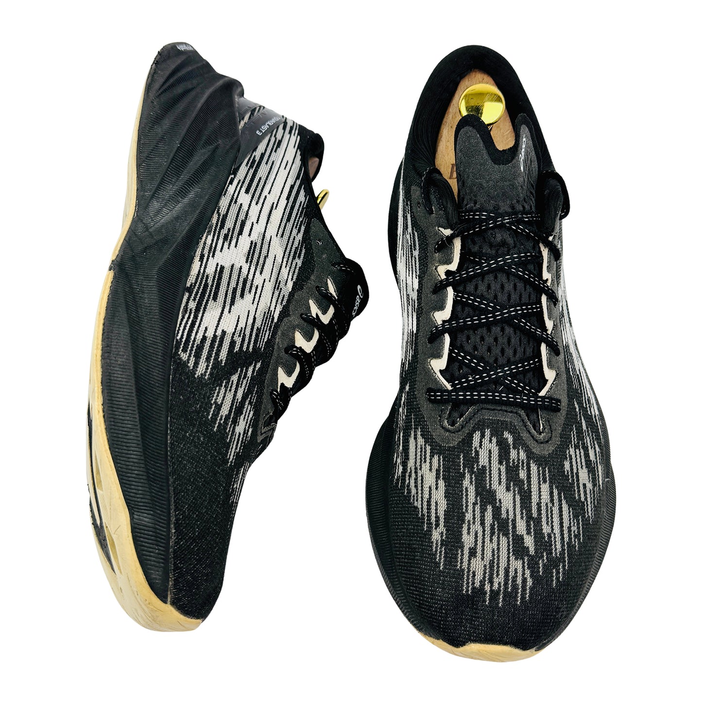 Asics Men's Novablast 3 Shoes (Size 44) - 1011B458