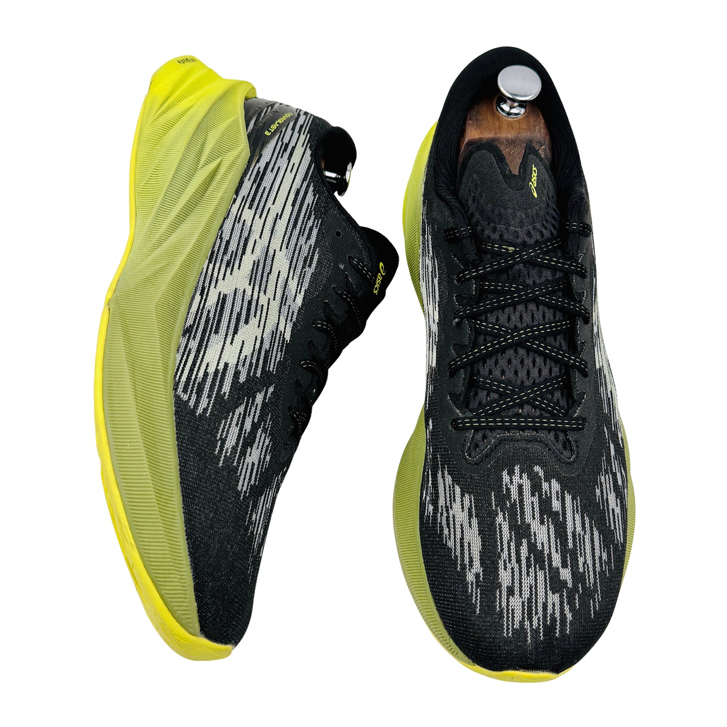 ASICS Novablast 3 Shoes (Size 45) - 1011B458