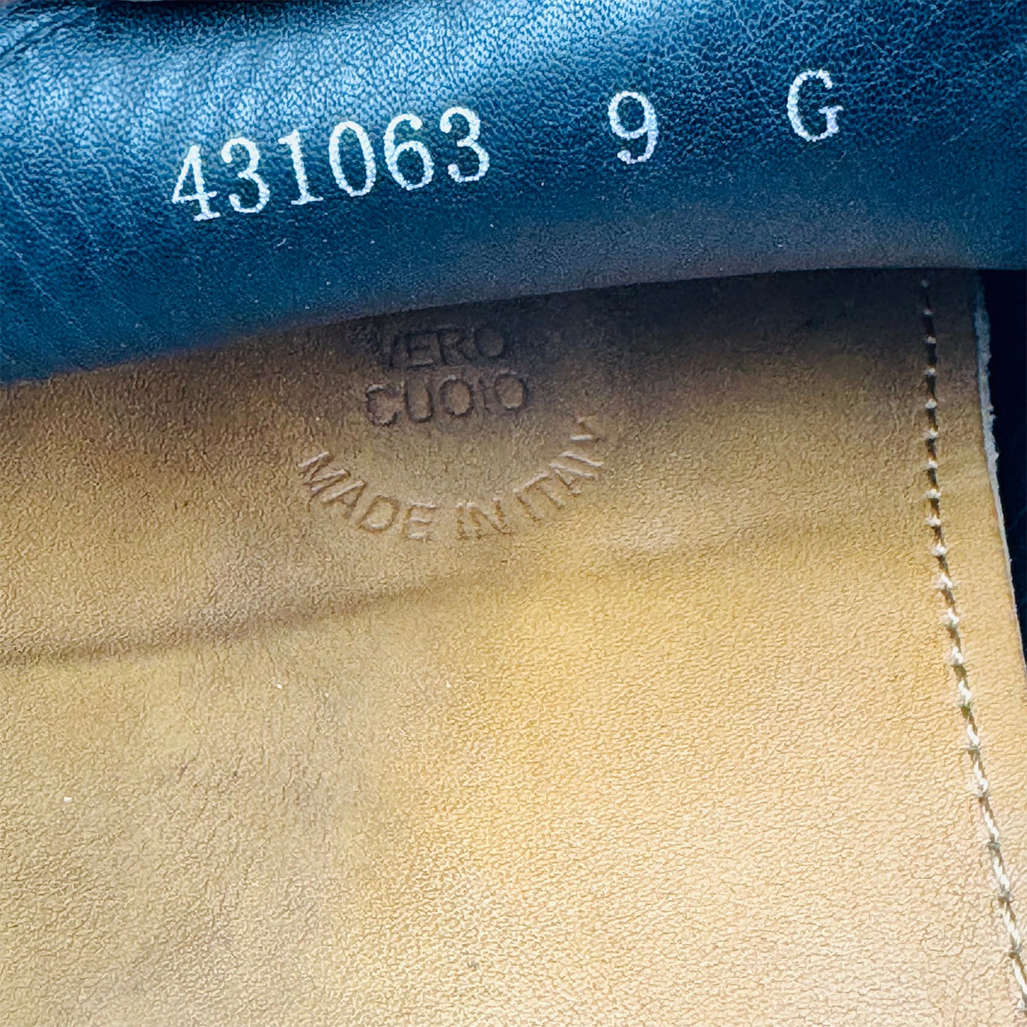 Gucci Men's Black GG Embossed Leather Loafers (Size 43) - 431063