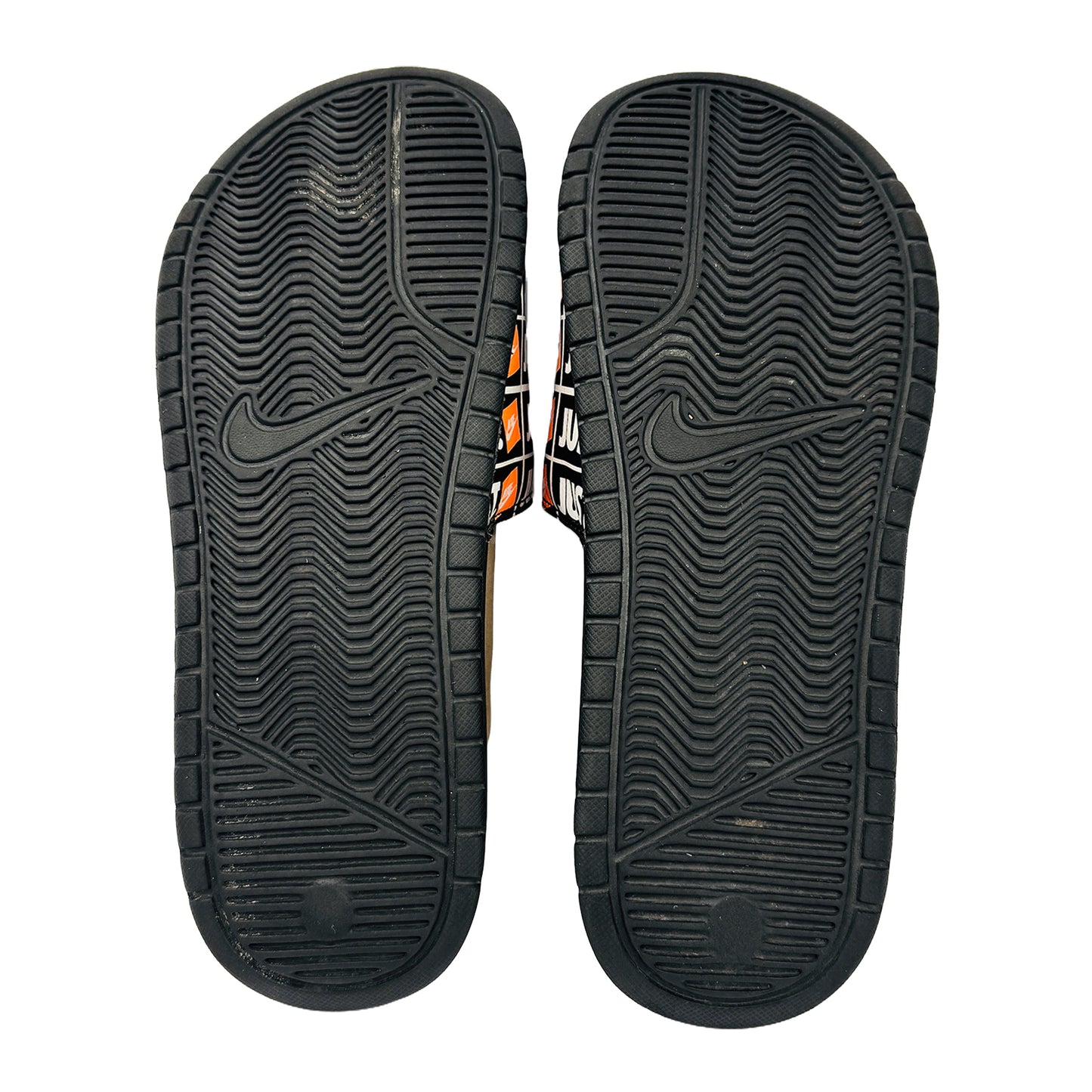 Outsole image of Nike Men’s Benassi JDI Print Slides (Size 40/41) - 631261-016