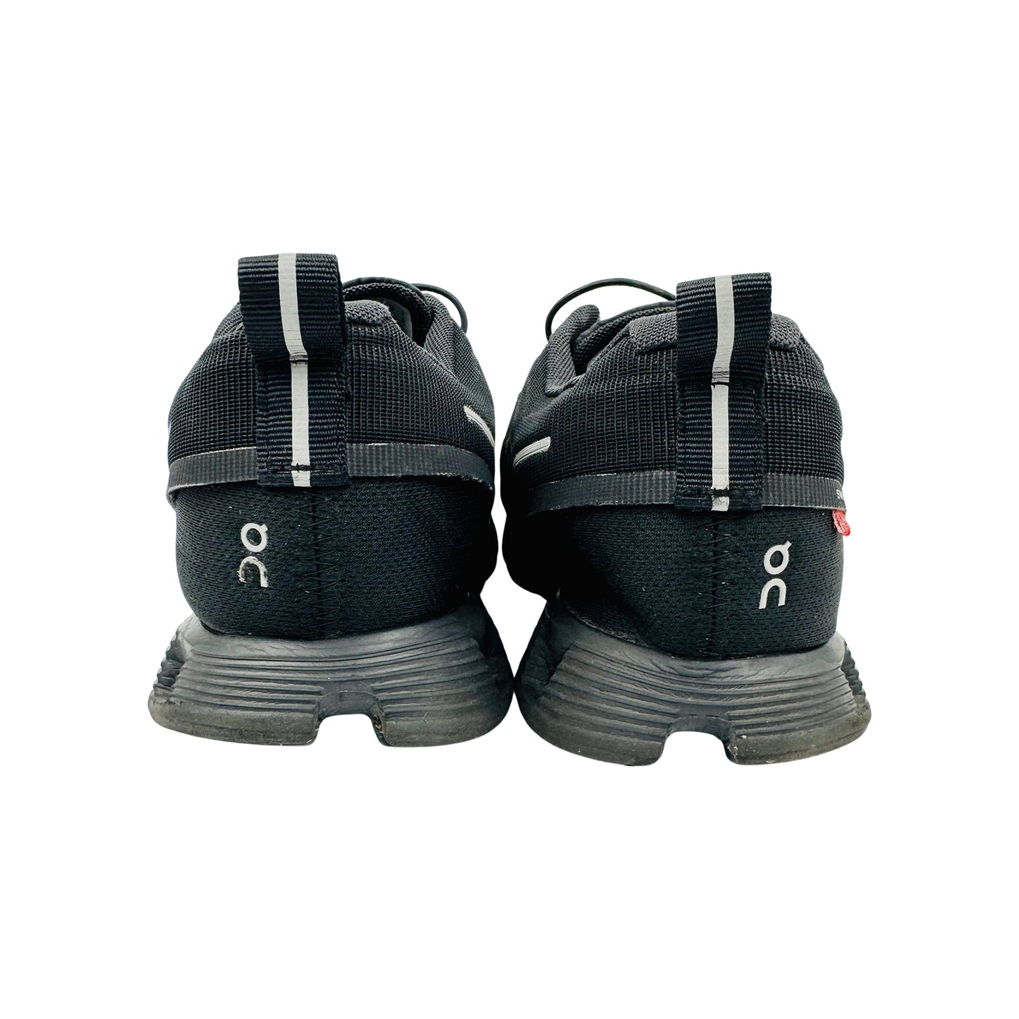 ON Cloud 5 Waterproof Black Shoes (Size 41) - 59.98842