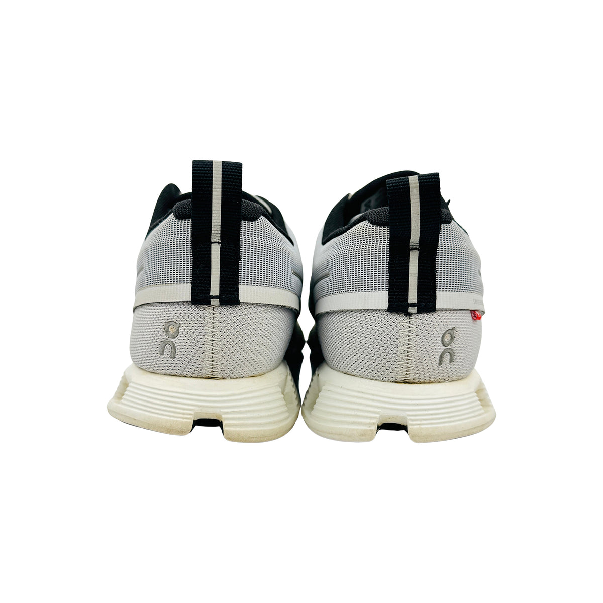 On Running Cloud 5 Waterproof Shoes (Size 38) - 59.98837