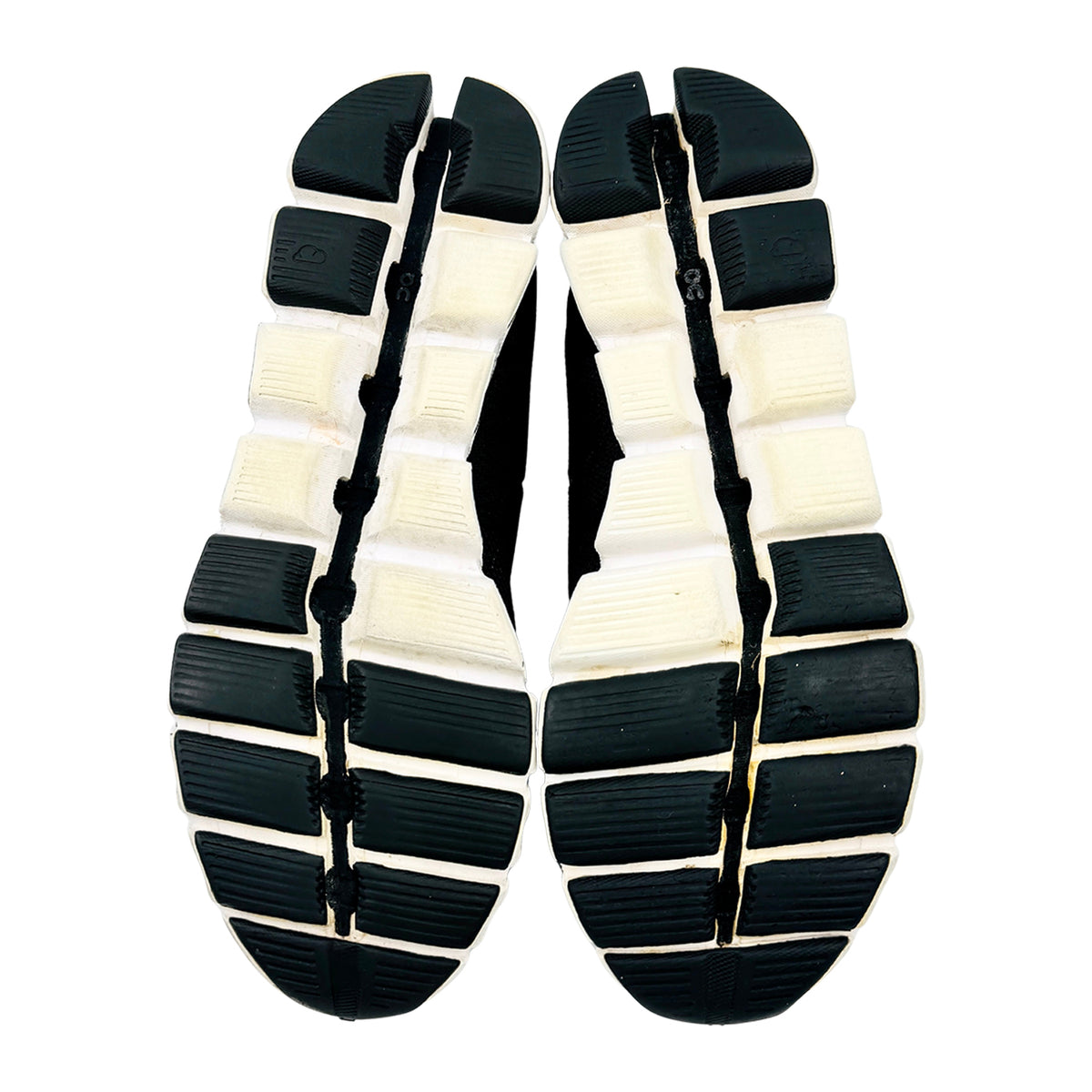 On Running Cloud 'Black White' Shoes (Size 40) - 19.0001