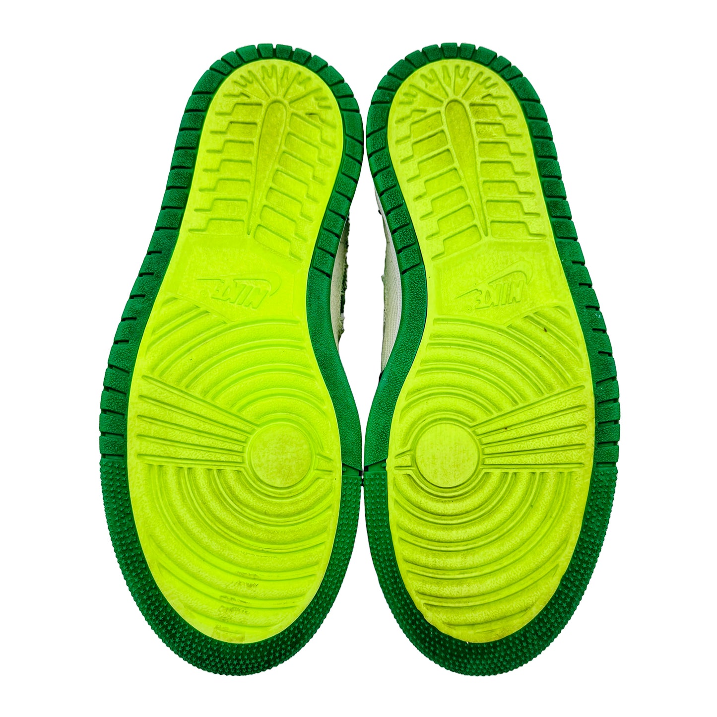 Outsole image of Nike Men's Air Jordan 1 High Zoom CMFT Sneakers (Size 40.5) - CT0978-300