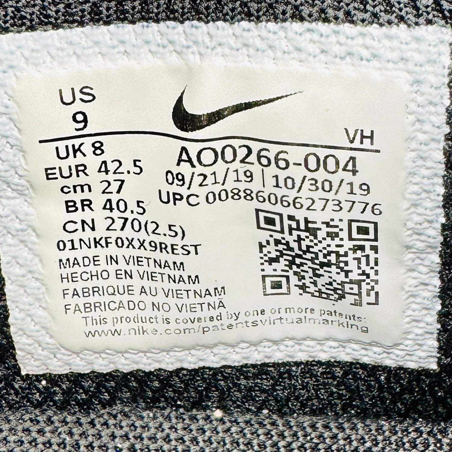 Inside Made, Size, Code printing image of Nike Air Max Motion 2 Black Sneakers (Size 42/42.5) - AO0266-004