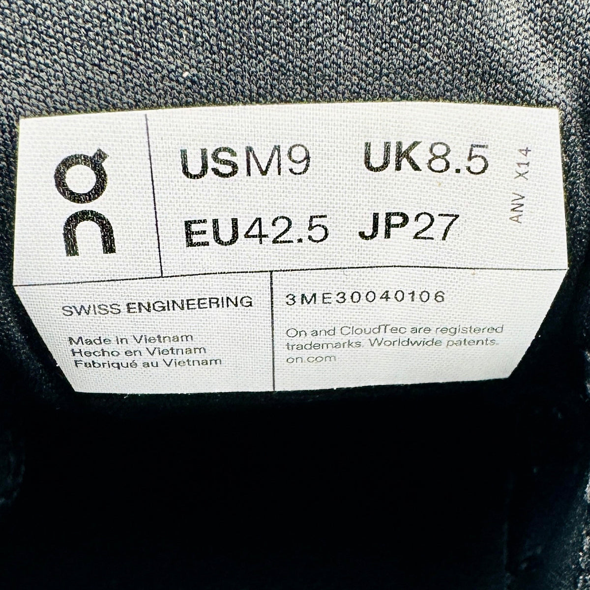 On Running Cloud X 4 Black Shoes (Size 42.5) - 3ME30040106