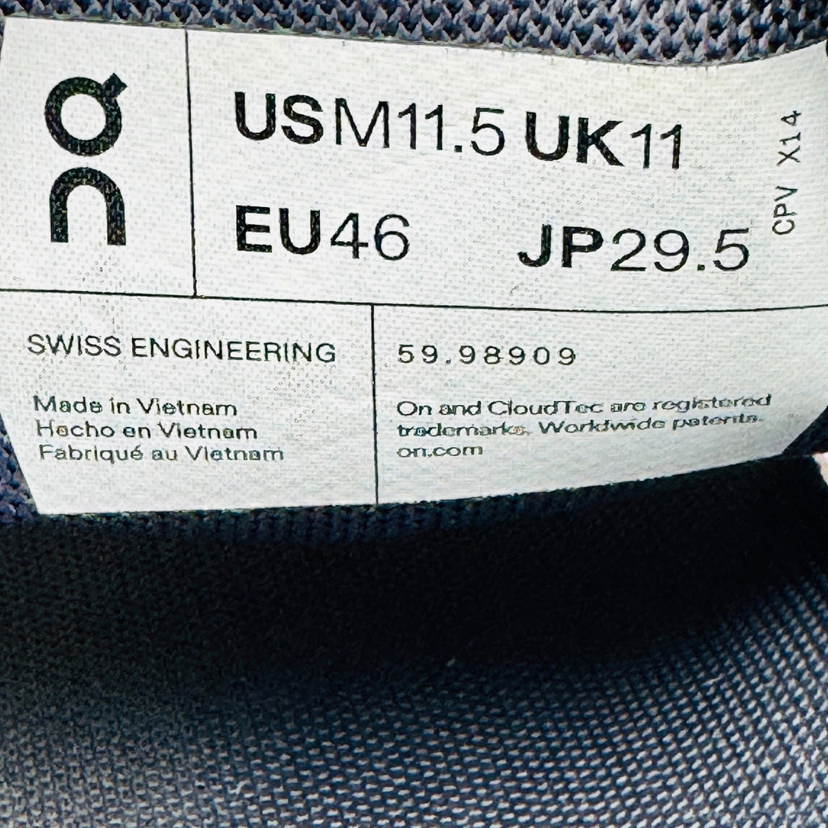 On Running Cloud 5 'Glacier White' Shoes (Size 46) - 59.98909