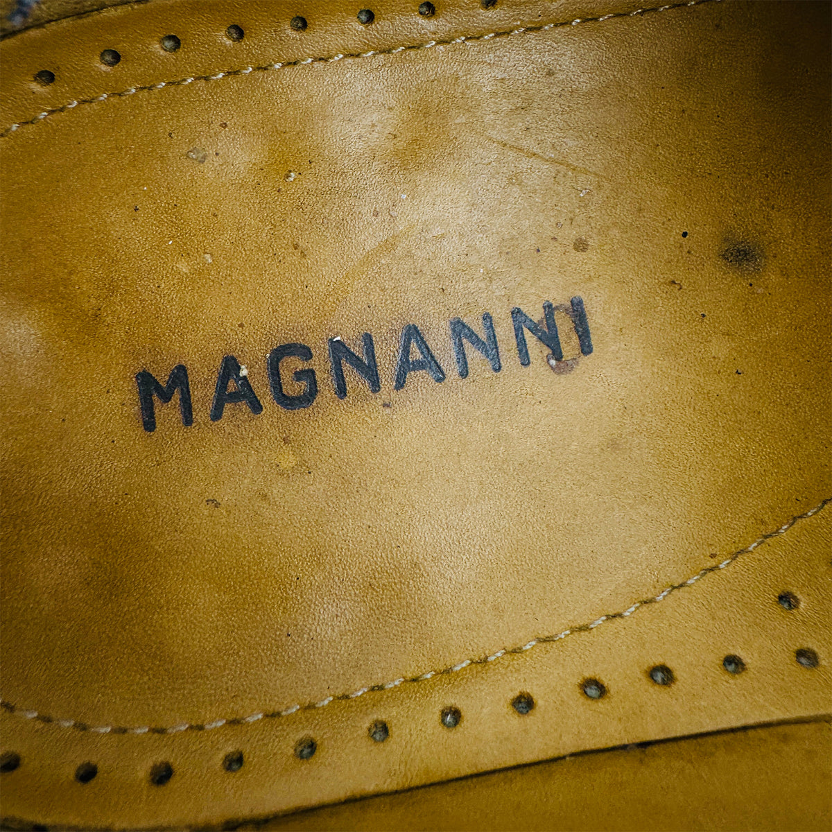 Magnanni Black Leather Brogue Shoes (Size 42)