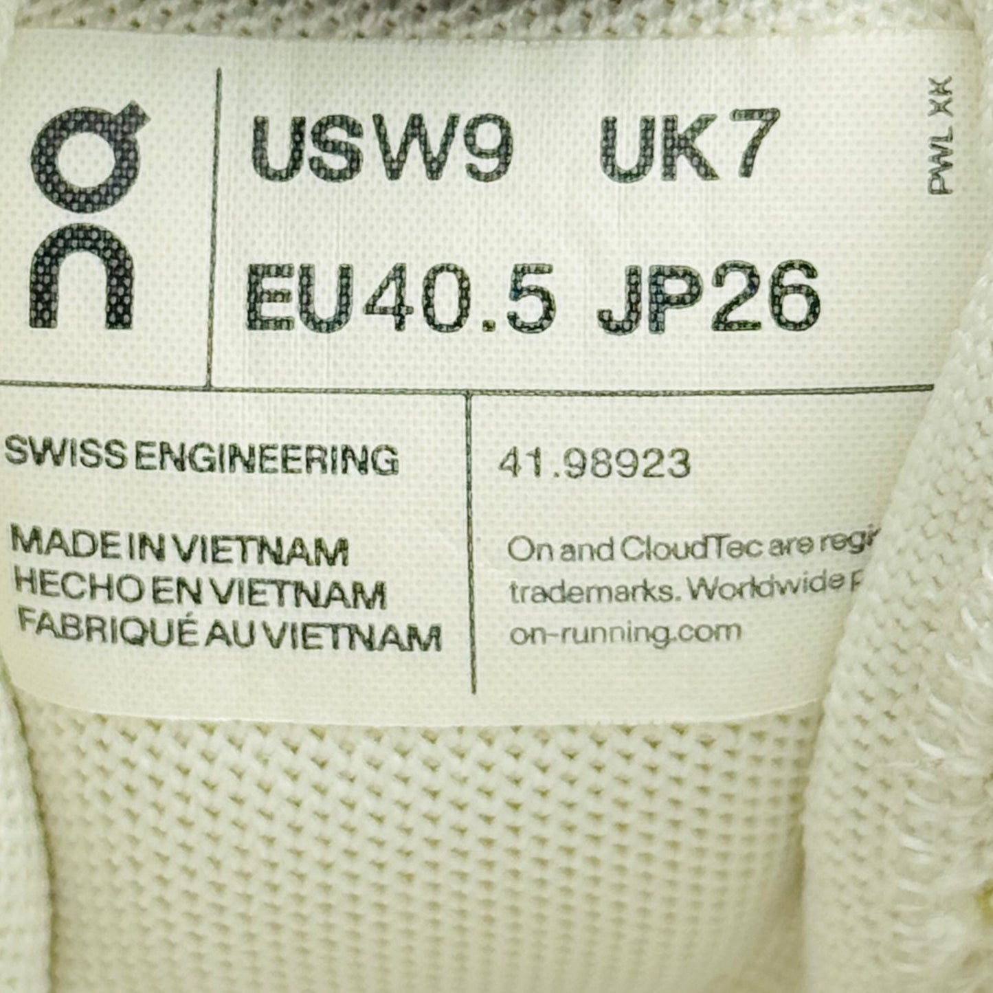 On Running Cloudswift White Shoes (Size 40.5) - 41.98923