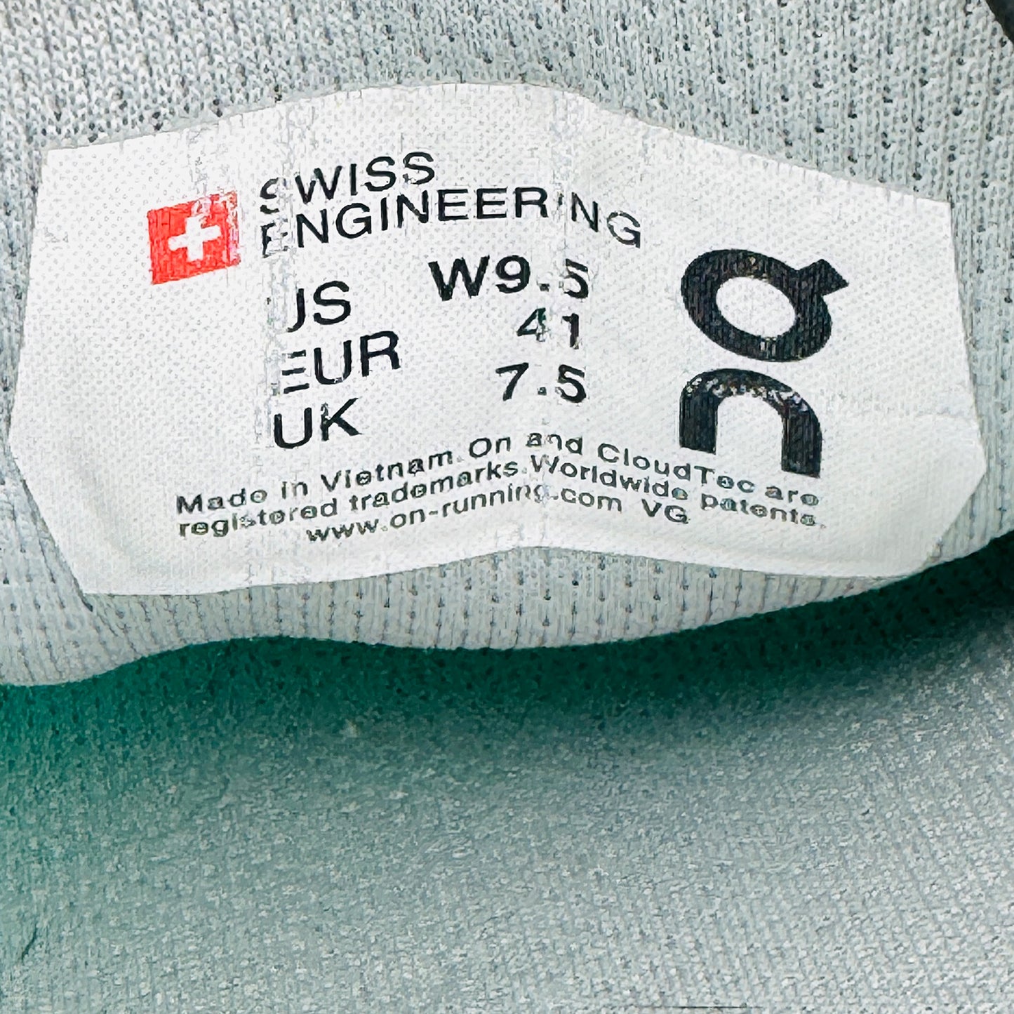 On Running Cloud 'Mint Green' Shoes (Size 41)