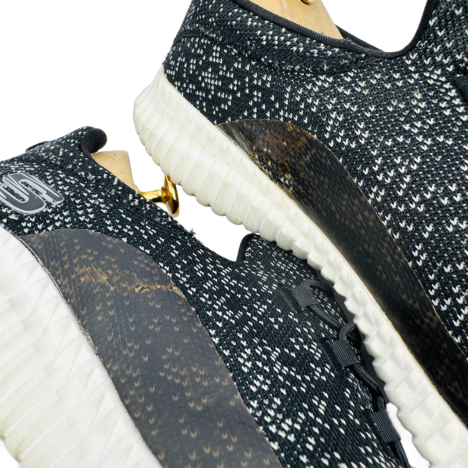 Side Closeup image of Skechers Elite Flex Muzzin Sneakers (Size 42/42.5) - 52641 BKW