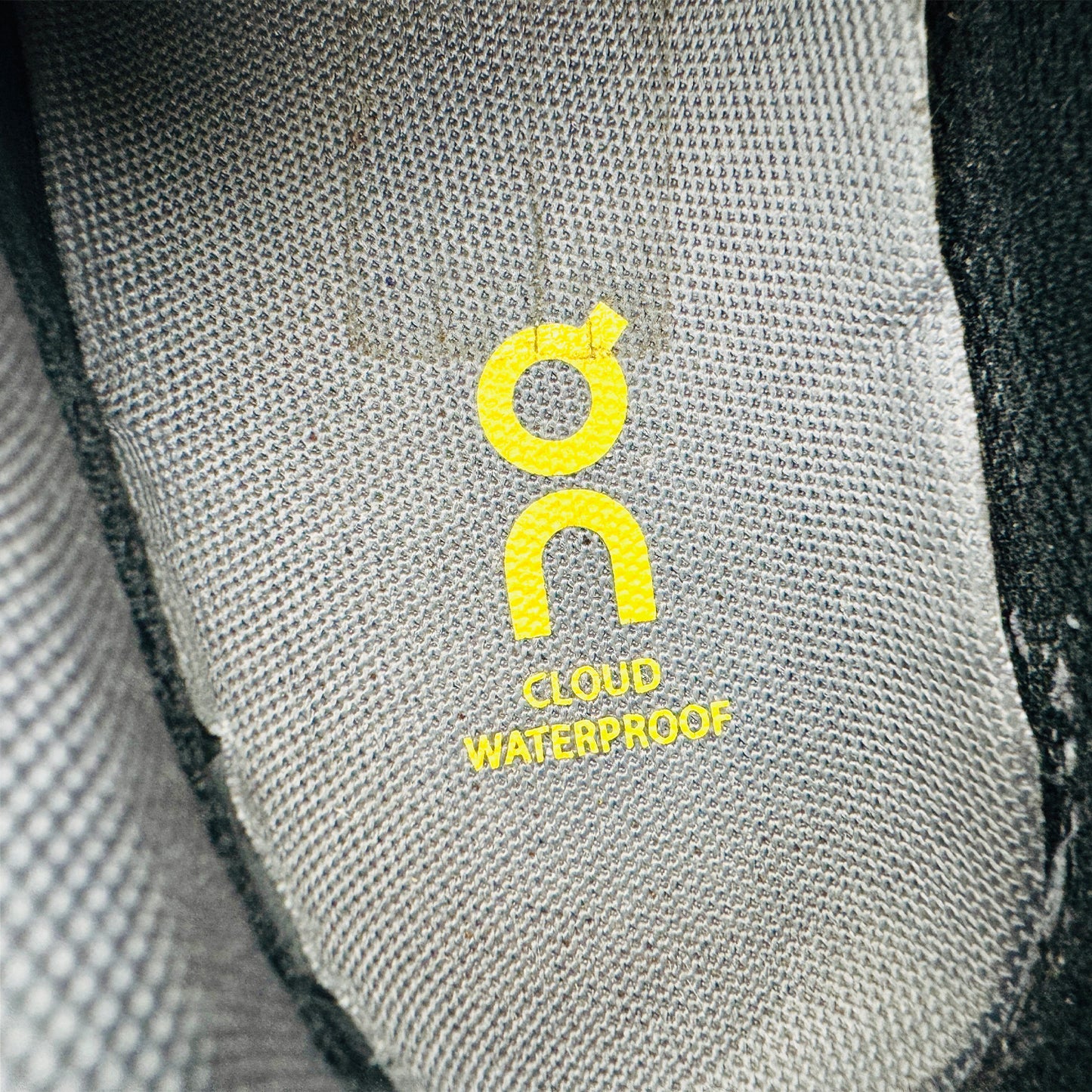On Running Cloud 5 Waterproof Shoes (Size 40.5) - 59.98529