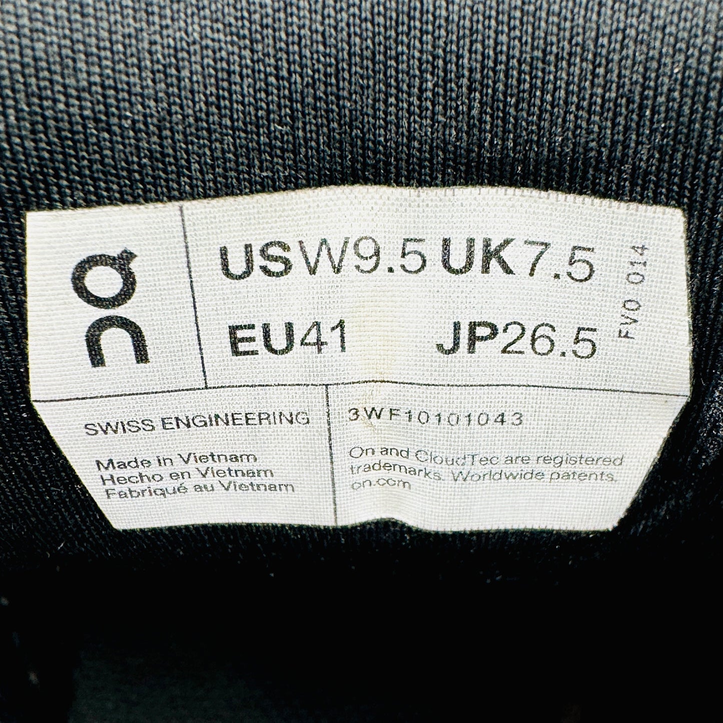 On Cloudsurfer 2 Black Shoes (Size 41) - 3WF10101043